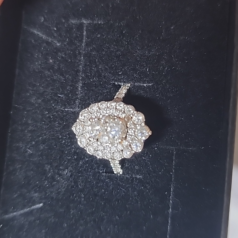 Diamond engagement/ cocktail ring - Picture 5 of 13